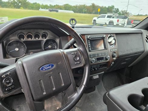Used 2011 Ford F250 Lariat w/ Chrome Pkg image 8