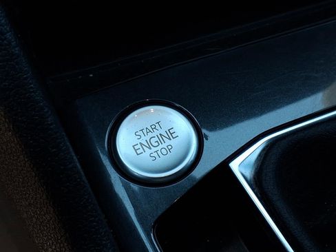 Certified 2023 Volkswagen Tiguan SE R-Line image 33