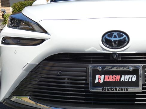 Used 2024 Toyota Mirai w/ Advanced Technology Package image 18