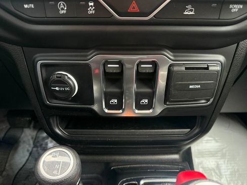 Used 2022 Jeep Wrangler Sport S image 27