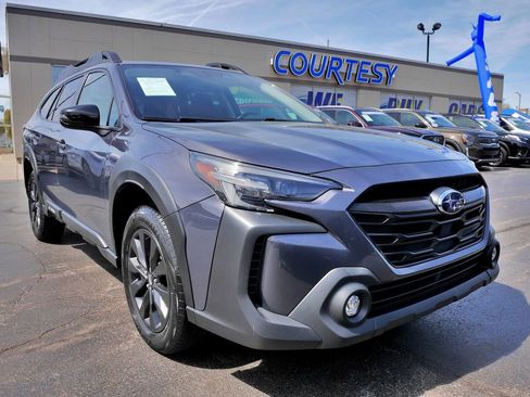 Used 2023 Subaru Outback Onyx Edition AWD/4WD image 2