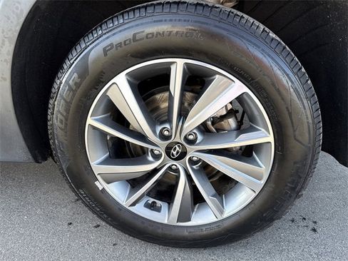 Used 2019 Hyundai Santa Fe FWD image 11