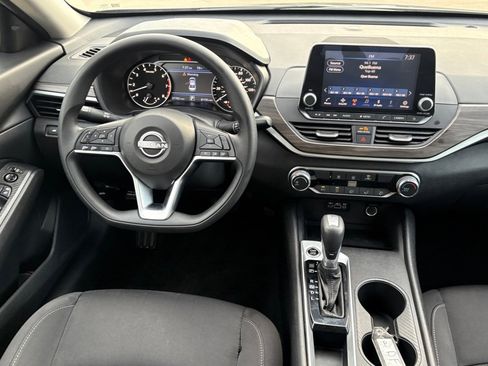 Certified 2025 Nissan Altima 2.5 SV image 13