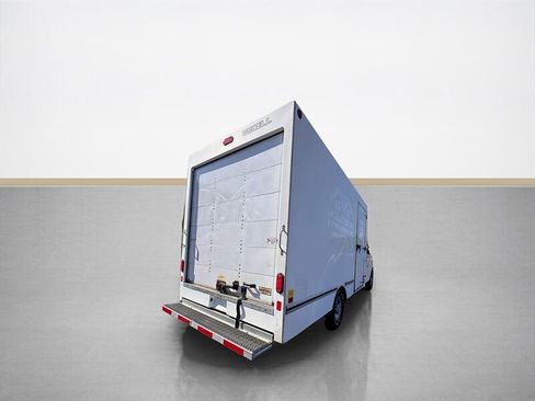 Used 2017 Chevrolet Express 3500 image 5