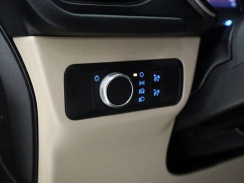 Used 2020 Ford Escape SE image 14