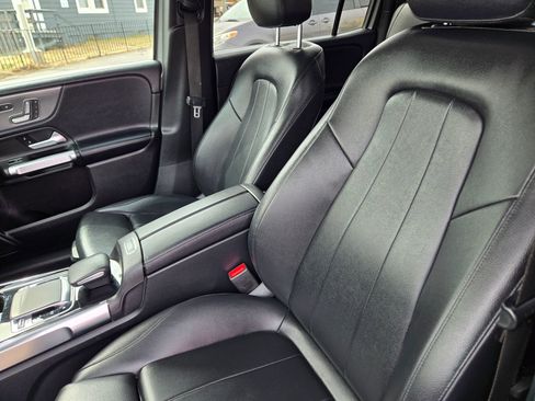 Used 2020 Mercedes-Benz GLB 250 4MATIC image 31