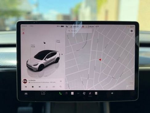 Used 2022 Tesla Model Y Performance AWD/4WD image 35