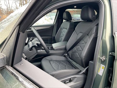 New 2026 Volkswagen Atlas Cross Sport SE image 11