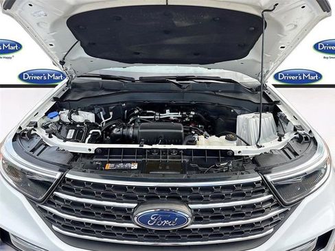 Used 2023 Ford Explorer XLT w/ Equipment Group 202A image 7