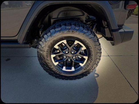 Certified 2025 Jeep Wrangler Unlimited Rubicon image 17