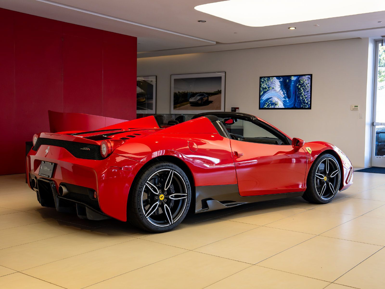 Used 2015 Ferrari 458 Speciale A RWD image 6