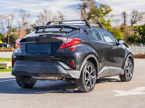 Used 2021 Toyota C-HR XLE image 7
