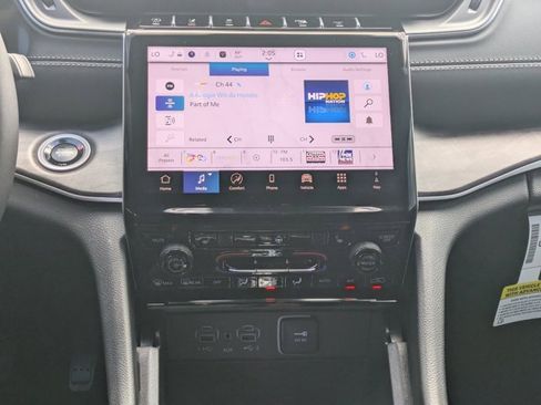 New 2025 Jeep Grand Cherokee Limited w/ Black Appearance Package image 16