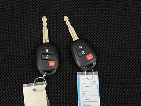 Used 2021 Toyota Tacoma SR w/ SR Convenience Package image 11