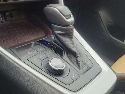 Used 2020 Toyota RAV4 Limited AWD/4WD image 26