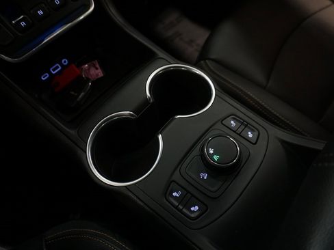 Used 2019 GMC Terrain SLT w/ Preferred Package image 16