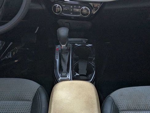 Used 2025 Chevrolet Trax LT FWD image 18