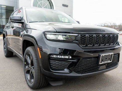 New 2025 Jeep Grand Cherokee Limited w/ Black Appearance Package image 4
