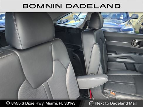 Used 2024 Kia Sorento EX w/ Panoramic Sunroof Package image 14