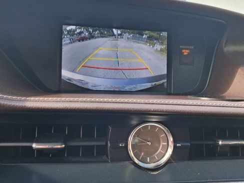 Used 2016 Lexus ES 350 w/ Luxury Package w/Wood Trim FWD image 5