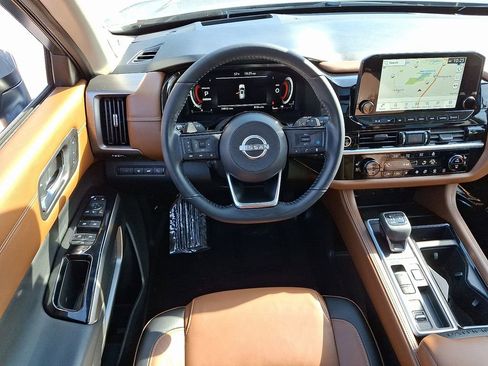 Used 2022 Nissan Pathfinder Platinum w/ Cargo Package image 12