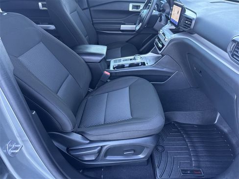 Used 2024 Ford Explorer XLT image 13