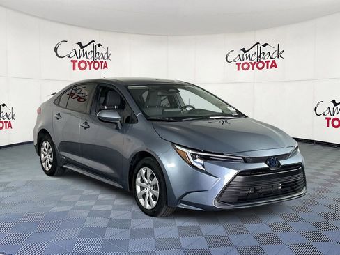 Used 2024 Toyota Corolla LE AWD/4WD image 3
