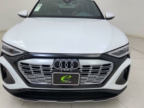 Used 2024 Audi Q8 e-tron Premium Plus w/ Premium Plus Package image 9