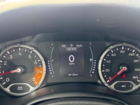 Used 2018 Jeep Renegade Latitude w/ Cold Weather Group AWD/4WD image 13