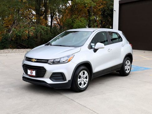 Used 2017 Chevrolet Trax LS image 3