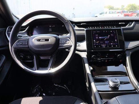 New 2025 Jeep Grand Cherokee Altitude image 19