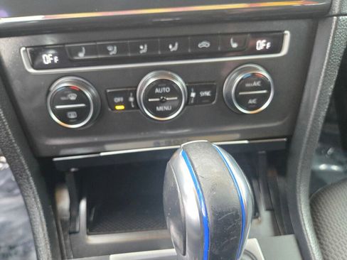 Used 2019 Volkswagen e-Golf SE w/ Driver Assistance Package image 17