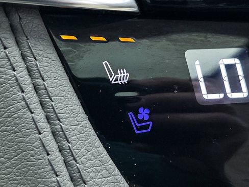 Used 2024 Cadillac XT6 Premium Luxury image 34