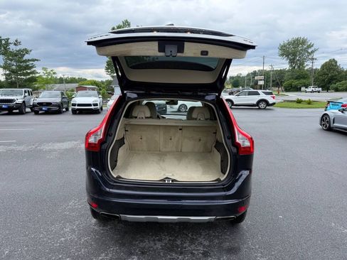 Used 2016 Volvo XC60 T5 Premier w/ Proximity Package FWD image 10