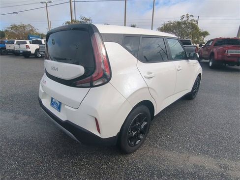 Used 2023 Kia Soul LX w/ LX Technology Package image 5