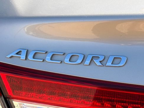 Used 2018 Honda Accord EX image 7