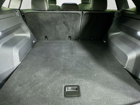 Used 2025 Volkswagen Atlas Cross Sport SE image 27