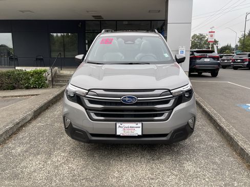 Used 2025 Subaru Forester Premium AWD/4WD image 2