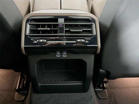 New 2026 BMW 550e xDrive w/ Executive Package image 27