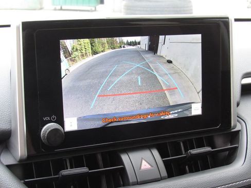 Used 2024 Toyota RAV4 XLE w/ Convenience Package image 32