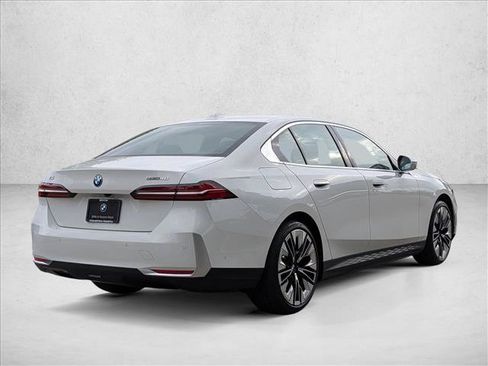 Used 2026 BMW i5 eDrive40 w/ Premium Package RWD image 2