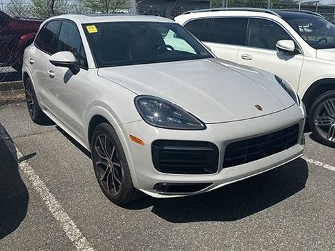 Used 2022 Porsche Cayenne image 2