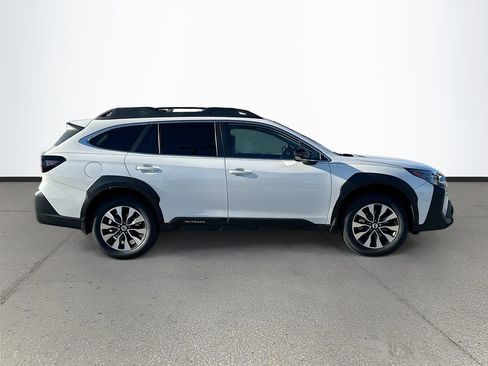 Used 2023 Subaru Outback Limited image 8