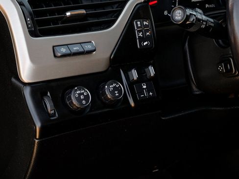 Used 2020 GMC Yukon Denali w/ Denali Ultimate Package image 31