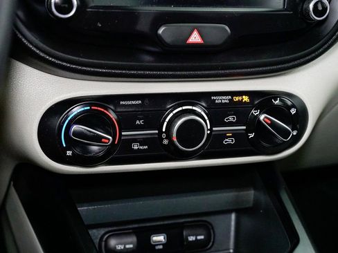 Used 2023 Kia Soul LX image 17