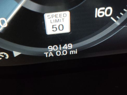 Used 2018 Volvo XC60 T5 Momentum w/ Vision Package image 17