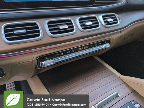 Used 2025 Mercedes-Benz GLS 450 4MATIC image 17