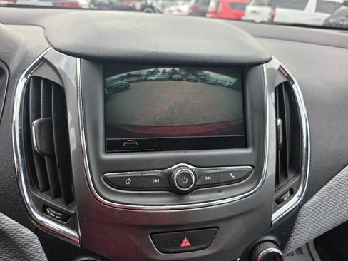 Used 2019 Chevrolet Cruze LT w/ RS Package image 17