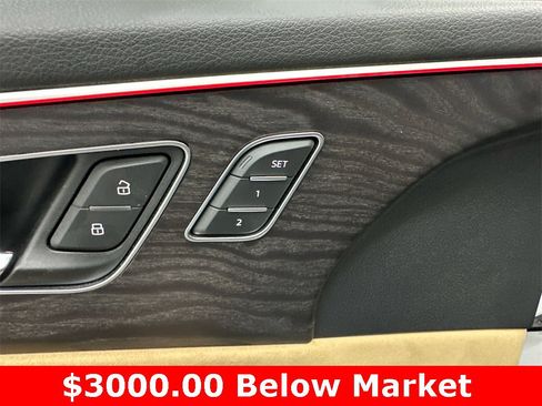 Used 2019 Audi Q8 Prestige image 12