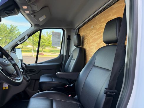 Used 2022 Ford Transit 350 DRW RWD image 2
